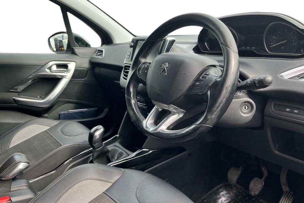 Peugeot 2008 Suv 1.2 Puretech Allure Premium 201868 White #9