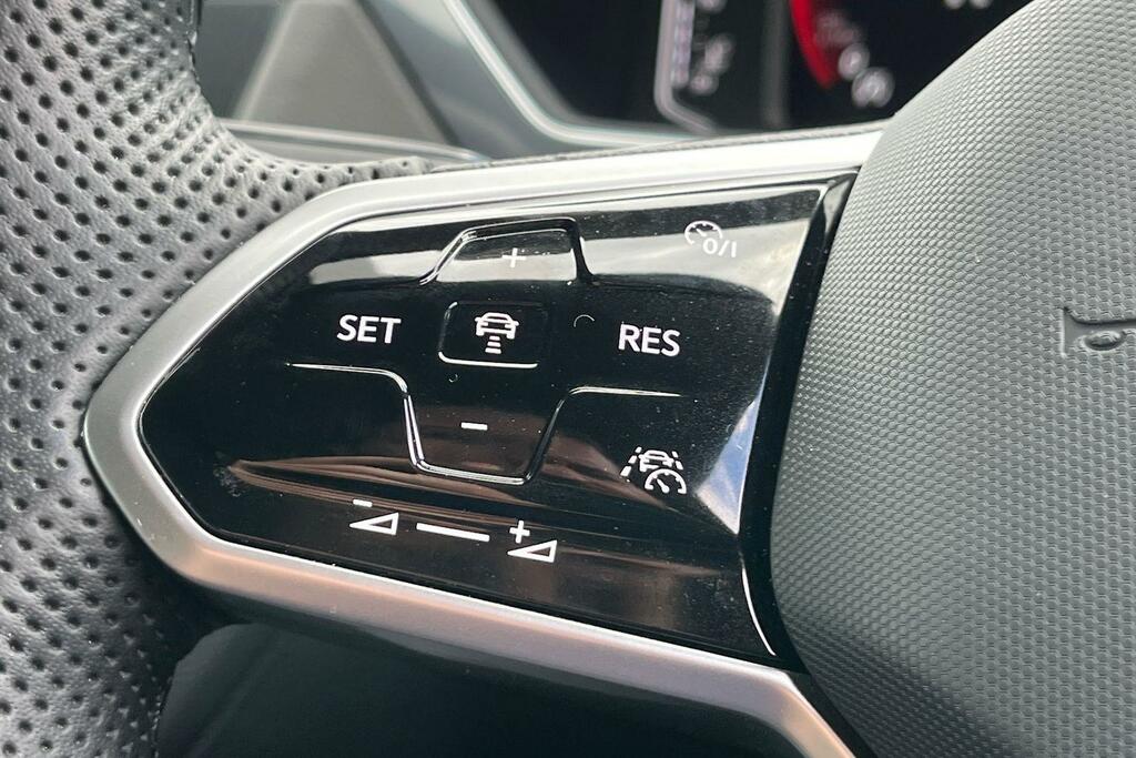 Volkswagen Tiguan R-line White #31