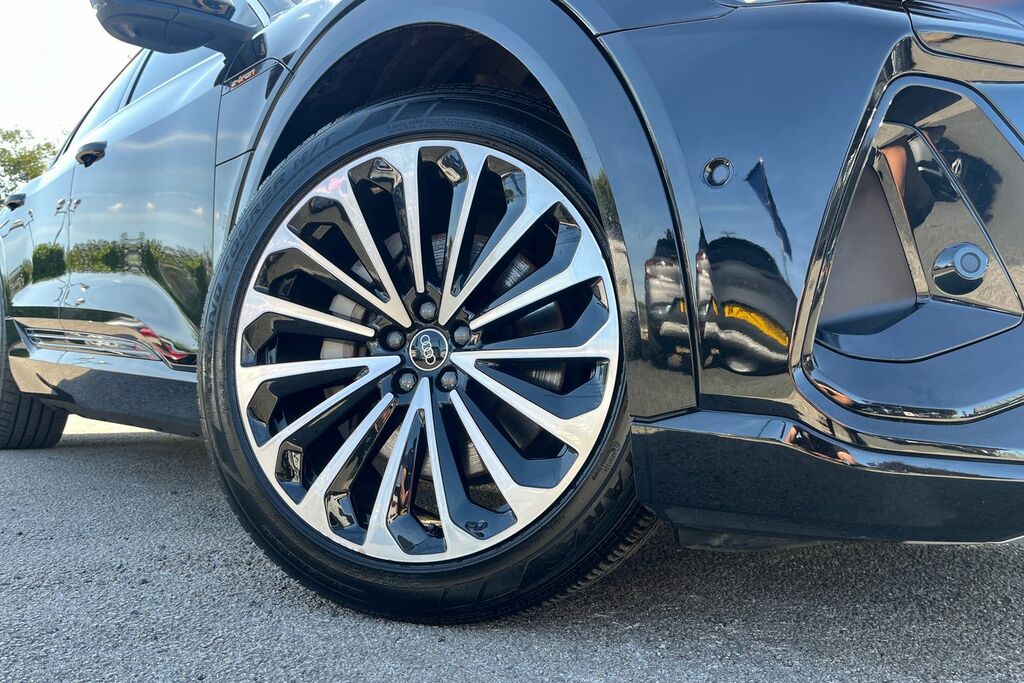 Audi E-tron 50 Sport Quattro 71.2Kwh 11Kw Charger Black #8