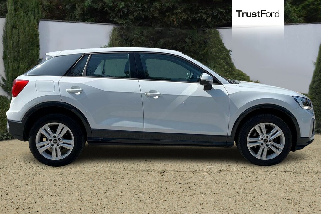 Audi Q2 Sport White #3