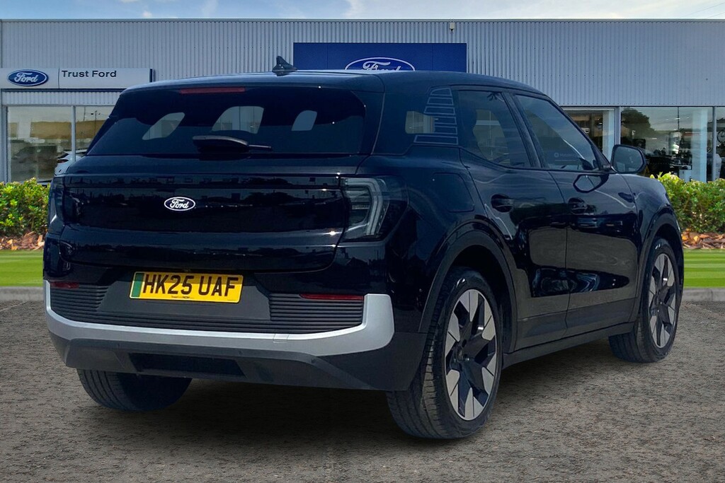 Ford Explorer Premium Black #4