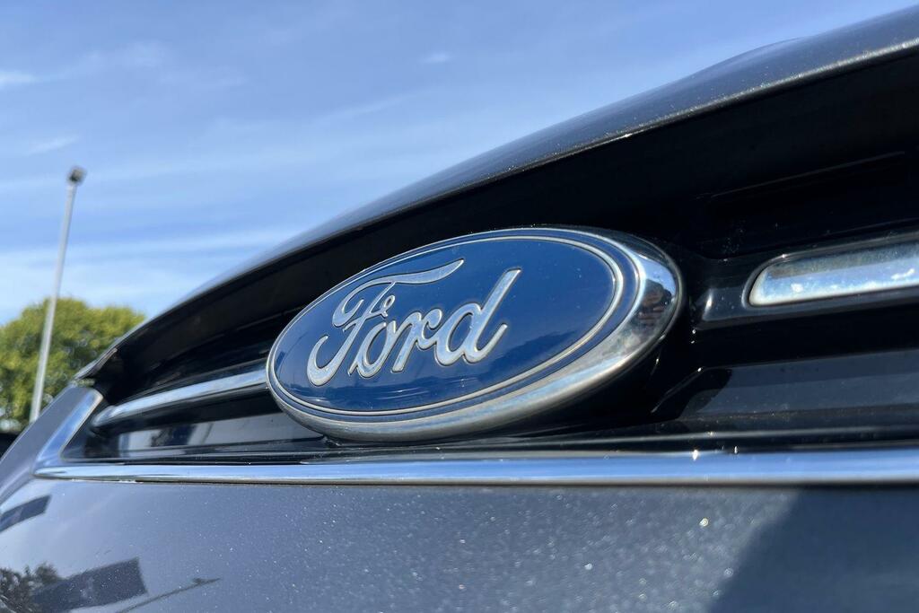 Ford Kuga 2.0 Tdci Zetec Suv 2Wd Euro 6 S Grey #37
