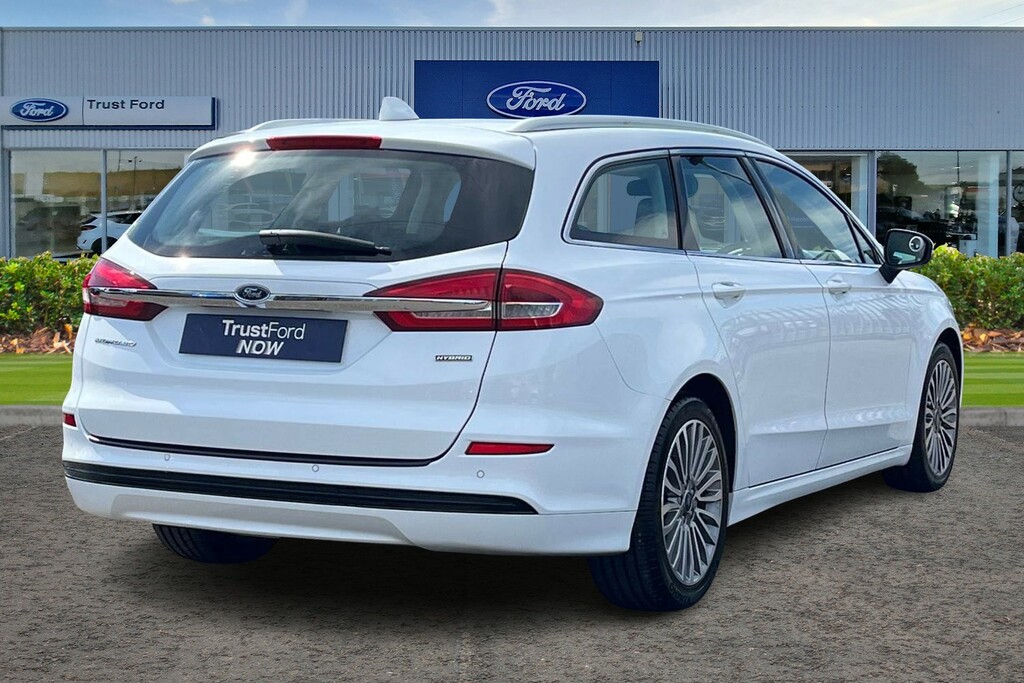Ford Mondeo Titanium Edition White #4