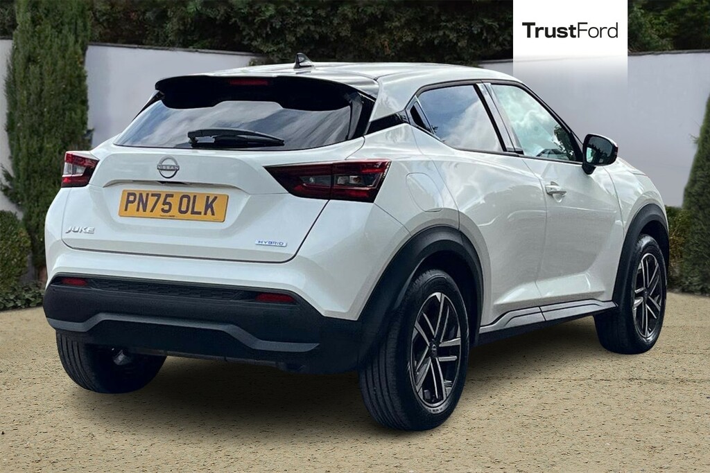 Nissan Juke N-connecta White #4