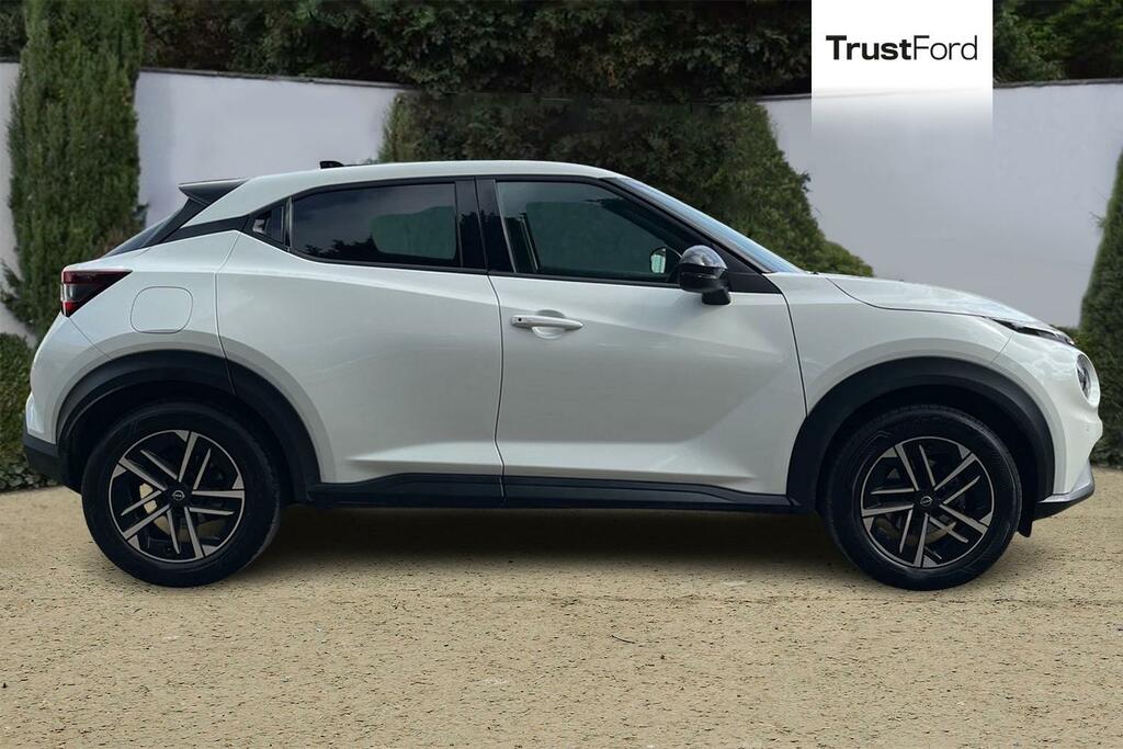 Nissan Juke N-connecta White #3