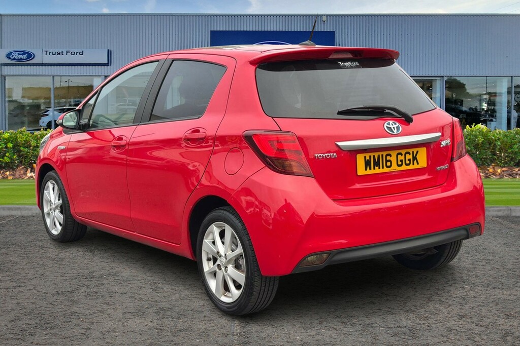 Toyota Yaris 1.5 Vvt-h Excel Hatchback Hybrid E-cvt Red
