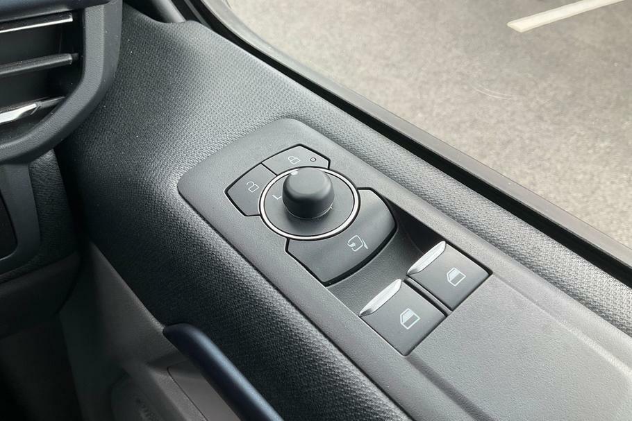 Ford Tourneo Custom 340 Titanium L2 Lwb 9 Seat Minibus Fwd 2.5 Ph Silver #30