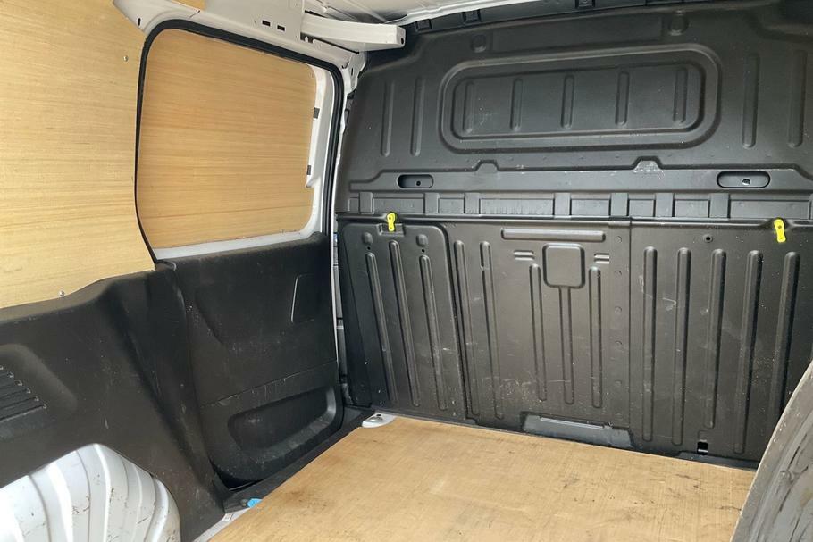 Peugeot Partner Professional Premium White #4