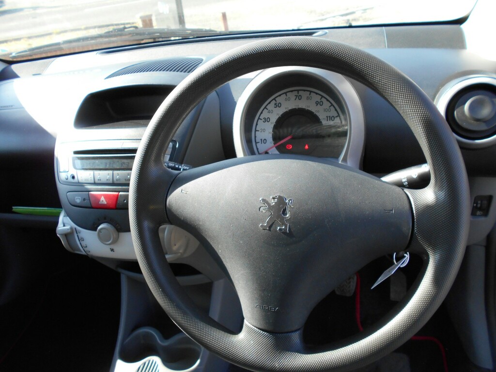 Peugeot 107 1.0 12V Urban Red #5