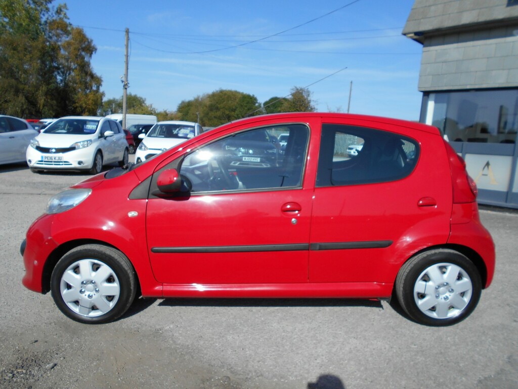 Peugeot 107 1.0 12V Urban Red #4