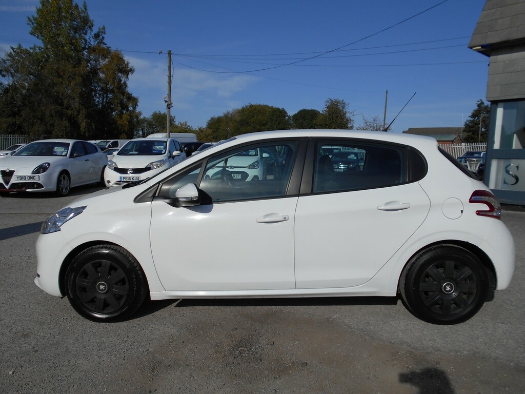 Peugeot 208 1.4 Hdi Access White #3