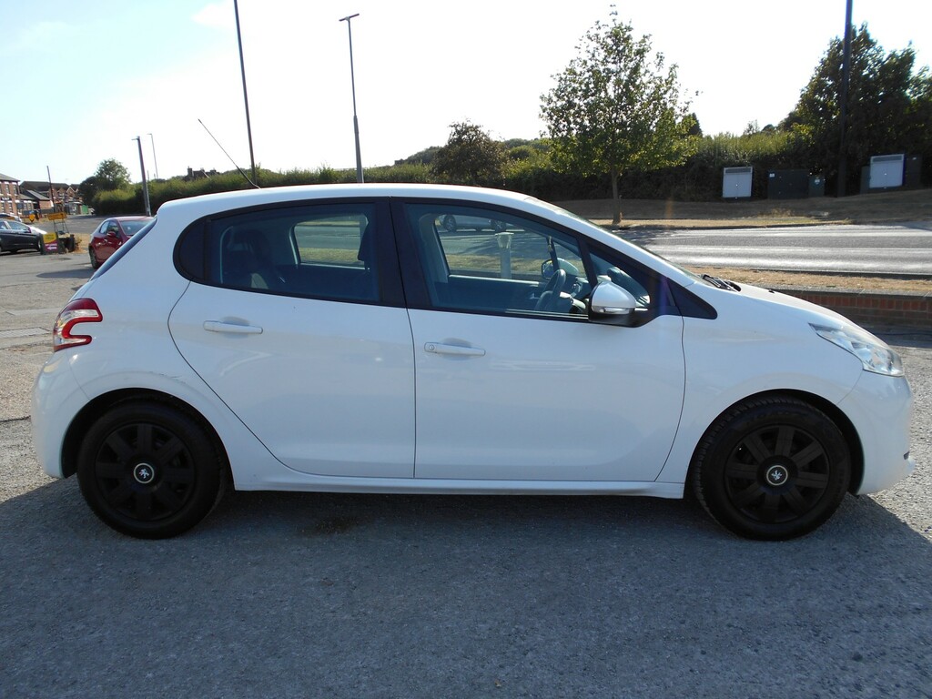 Peugeot 208 1.4 Hdi Access White #4