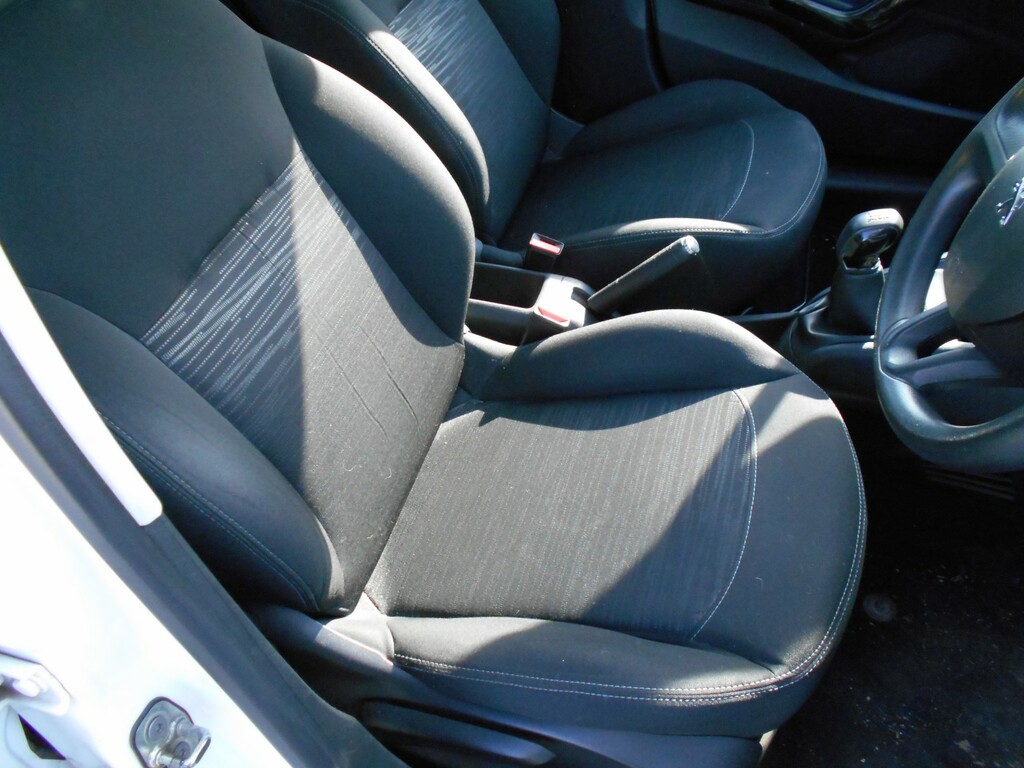 Peugeot 208 1.4 Hdi Access White #6