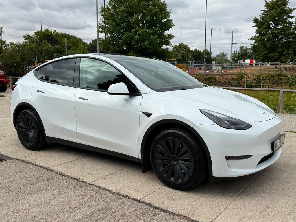 Tesla Model Y Dual Motor Long Range 4Wde White