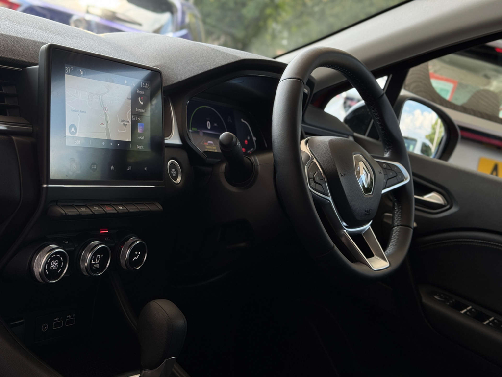 Renault Captur 1.6L E-tech Hybrid Techno Red #2