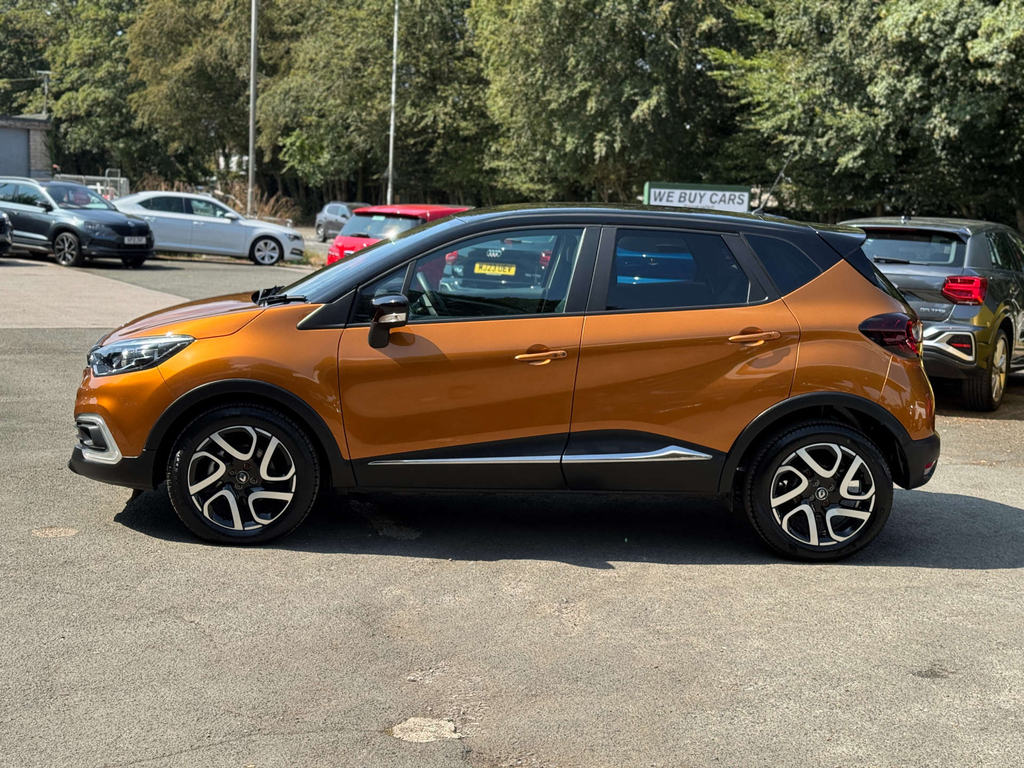 Renault Captur 1.5L Energy Iconic Black #4