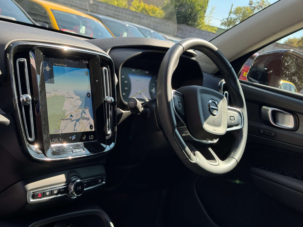 Volvo XC40 2.0L B4 Mhev Inscription Pro Black #2