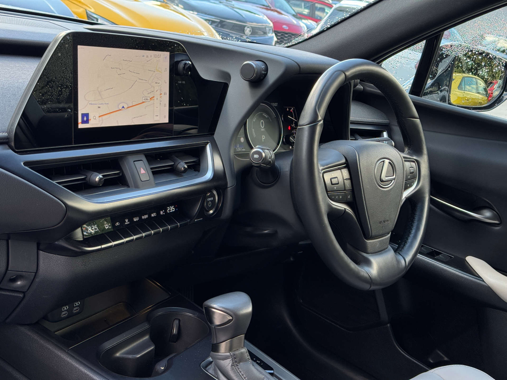 Lexus UX 2.0L F Sport Design E-cvt White #2