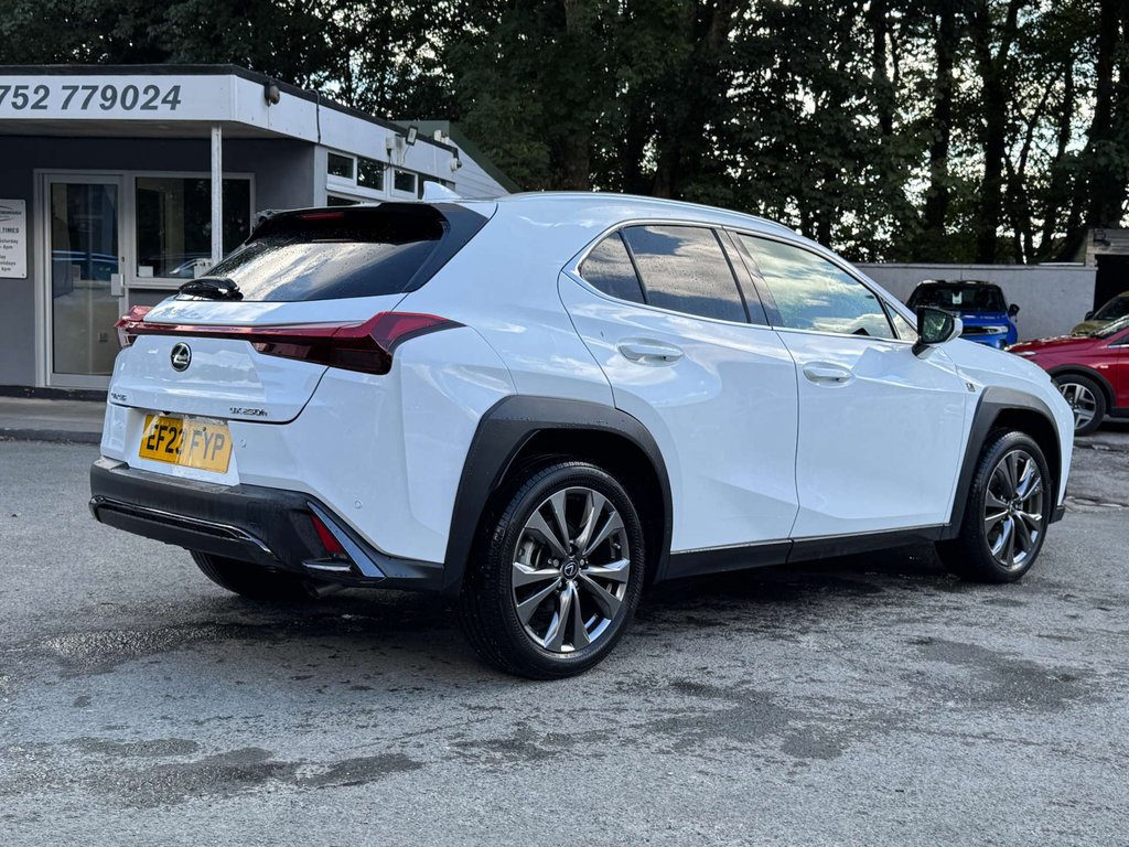 Lexus UX 2.0L F Sport Design E-cvt White #5