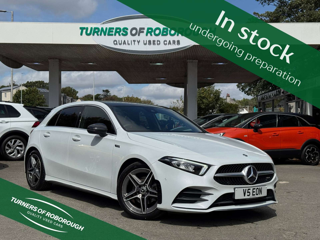 Mercedes-Benz A Class 1.3L Amg Line Executive 7G-dct White