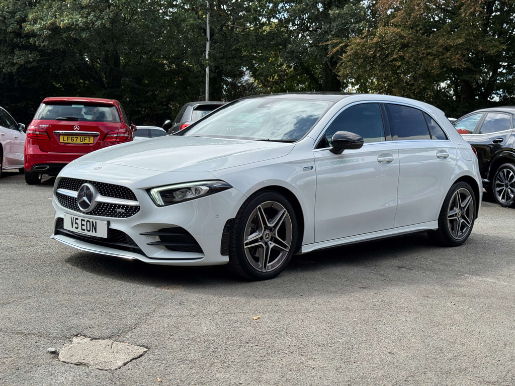 Mercedes-Benz A Class 1.3L Amg Line Executive 7G-dct White #3