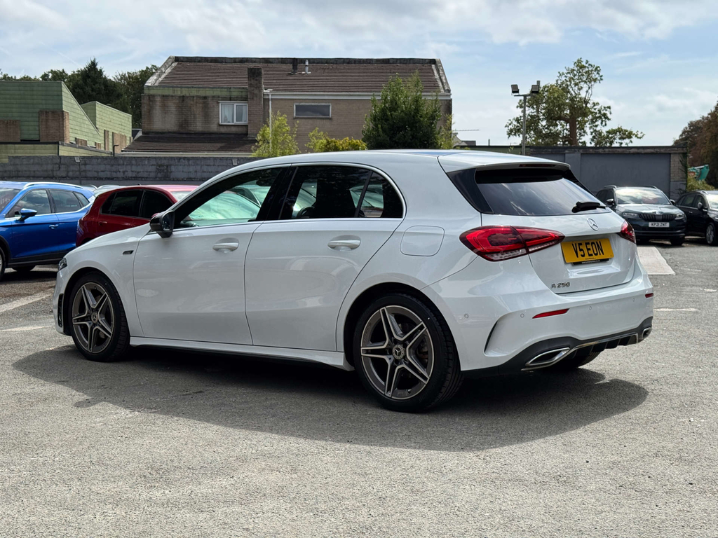 Mercedes-Benz A Class 1.3L Amg Line Executive 7G-dct White #5
