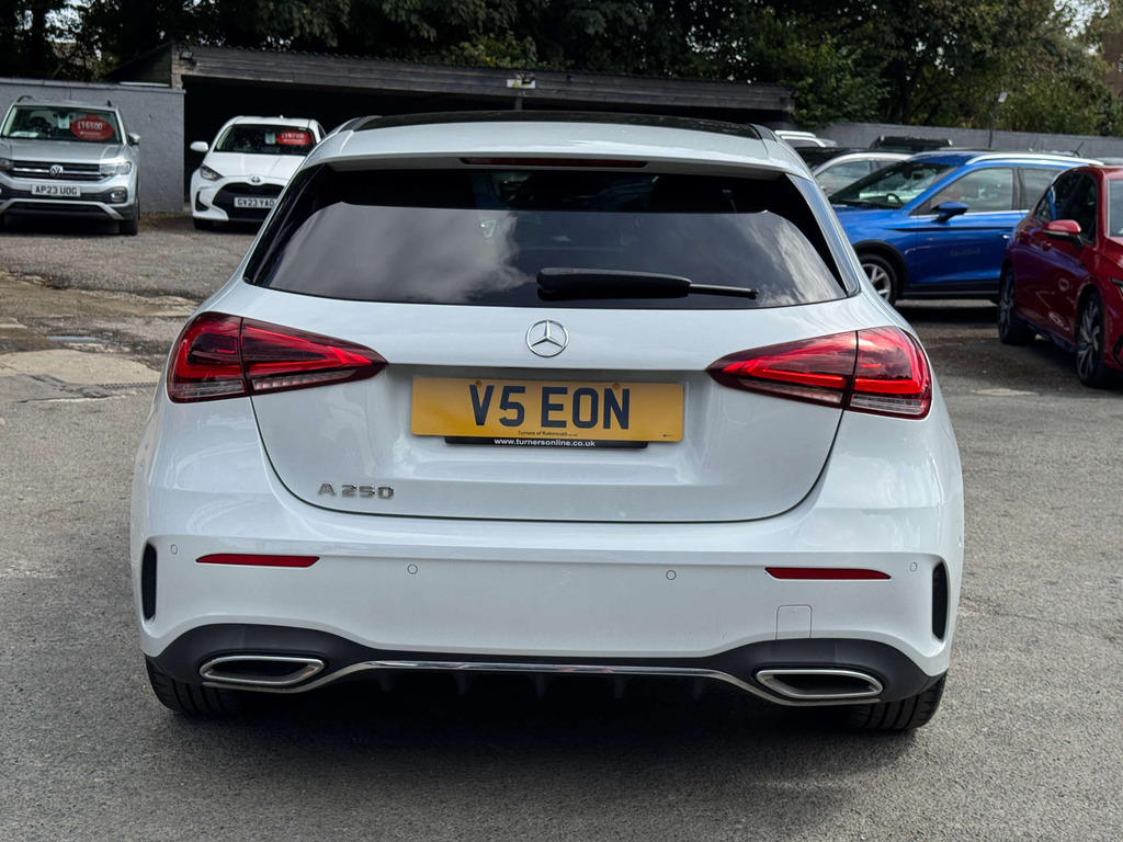 Mercedes-Benz A Class 1.3L Amg Line Executive 7G-dct White #6