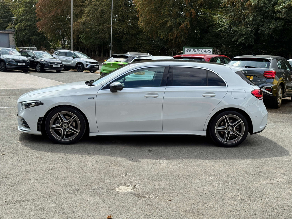 Mercedes-Benz A Class 1.3L Amg Line Executive 7G-dct White #4