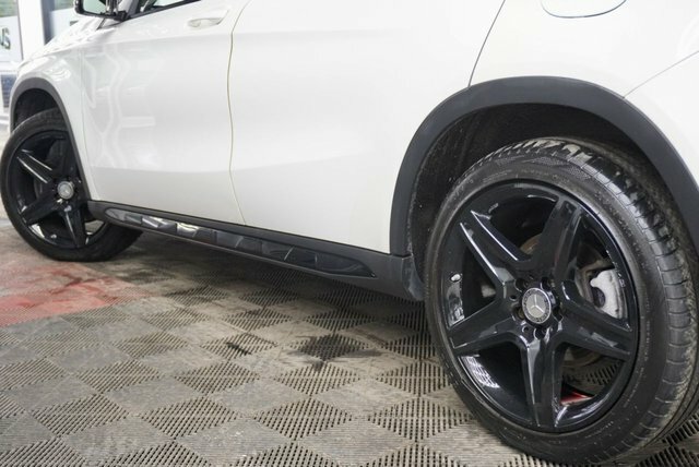 Mercedes-Benz GLA Class 2.1 Gla220d Amg Line Premium Plus Suv White #4