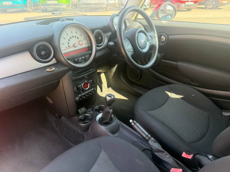 Mini Hatch 1.6 One D YB63BKJ Red #4