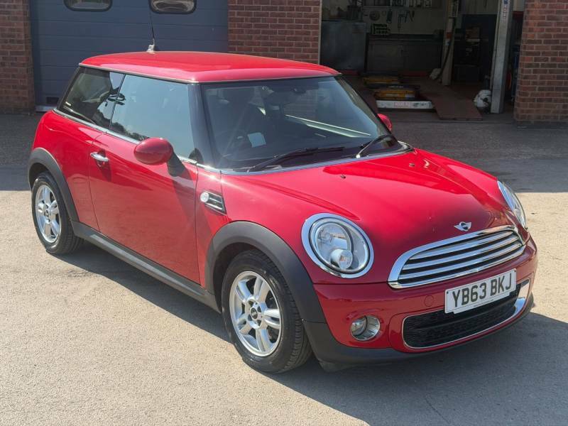 Mini Hatch 1.6 One D Red