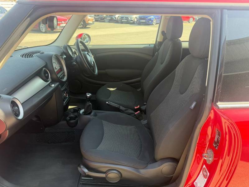 Mini Hatch 1.6 One D YB63BKJ Red #3