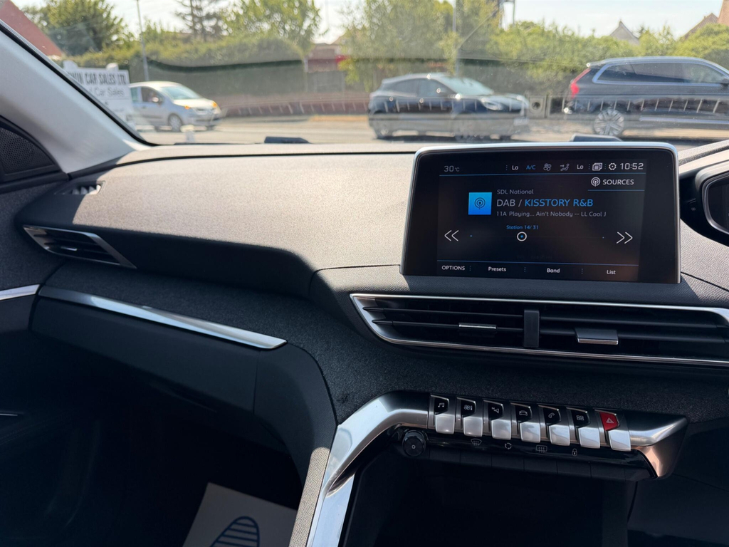 Peugeot 3008 1.2L Active White #17
