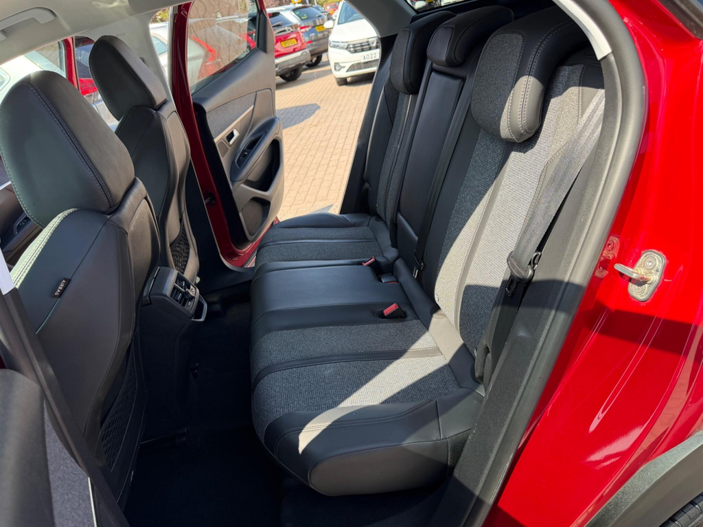 Peugeot 3008 1.2L Active White #31