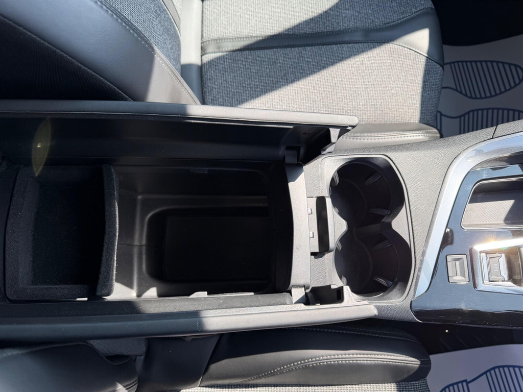 Peugeot 3008 1.2L Active White #19