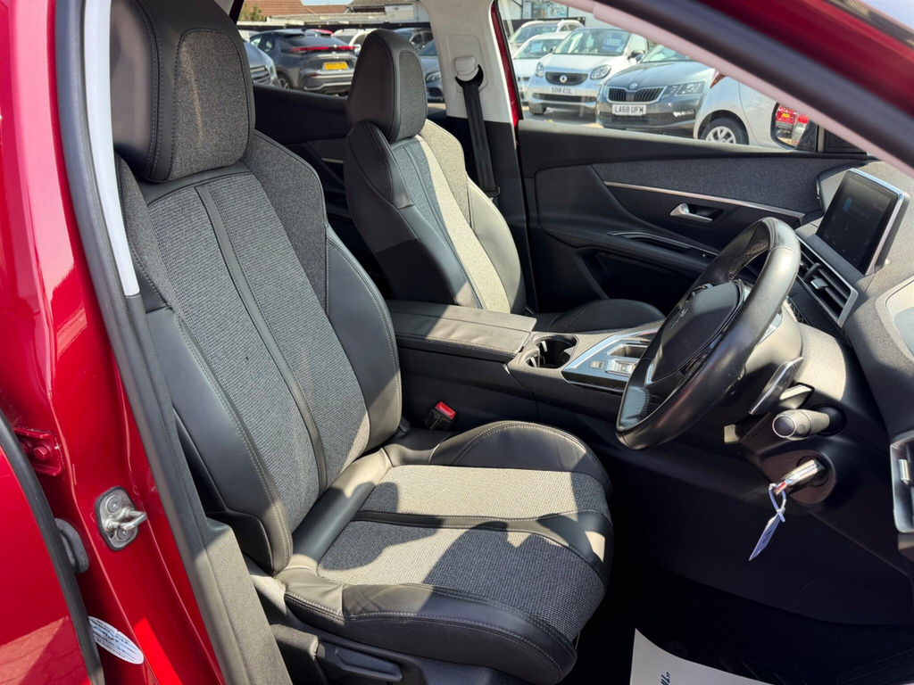 Peugeot 3008 1.2L Active White #22