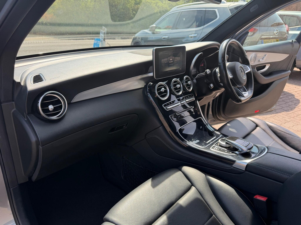 Mercedes-Benz GLC Class 2.1 Glc250d Amg Line Premium Plus Coupe G-tronic White #35