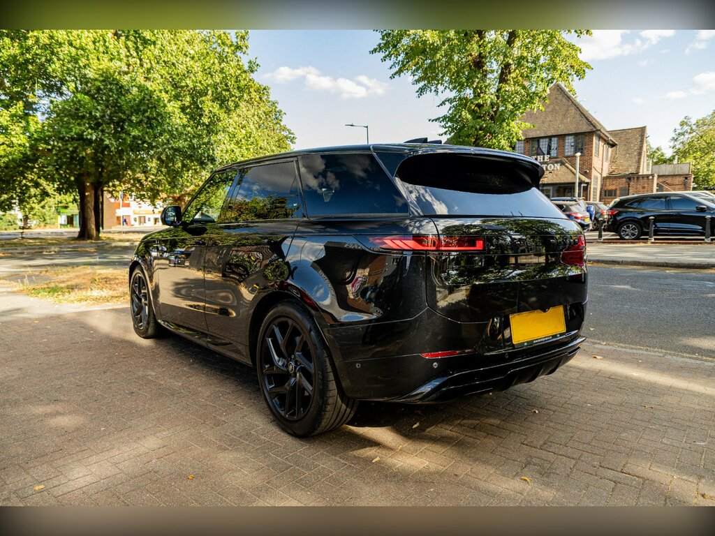 Land Rover Range Rover Sport 3.0 D300 Mhev Dynamic Se Suv 4Wd E Black #4