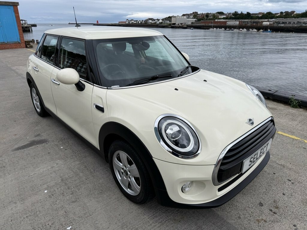 Mini Hatch 1.5L Cooper Classic GU69UAD White #2