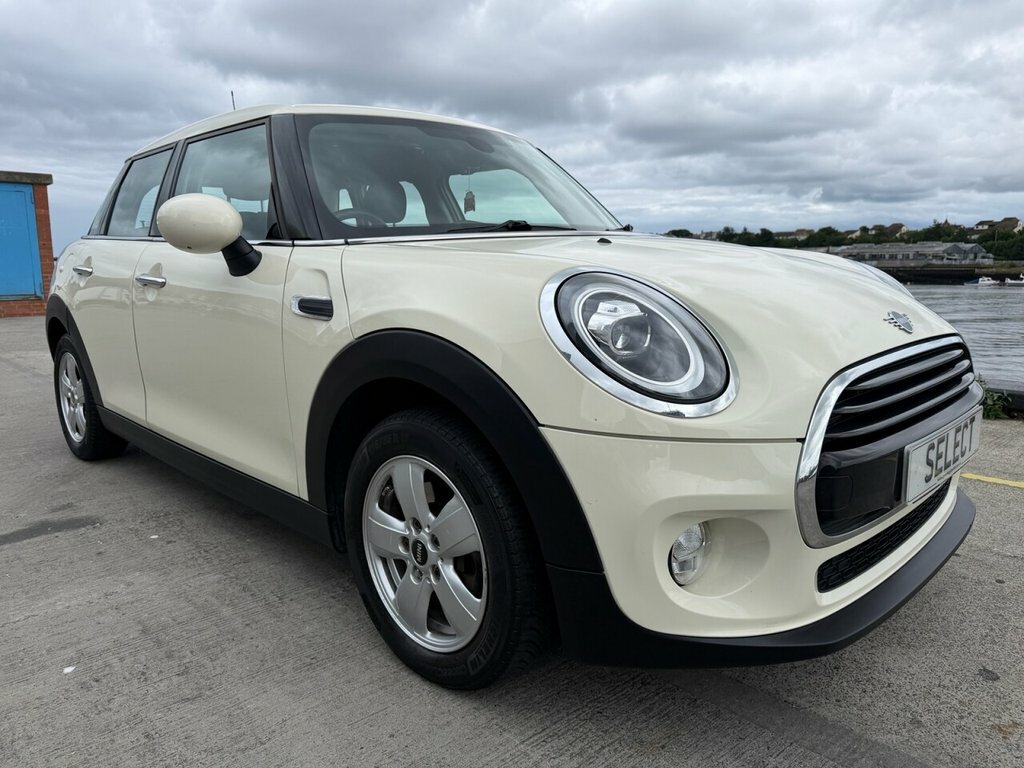 Mini Hatch 1.5L Cooper Classic White
