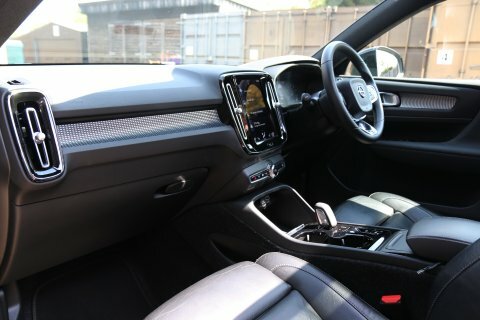 Volvo XC40 B4 R-design Pro Black #4
