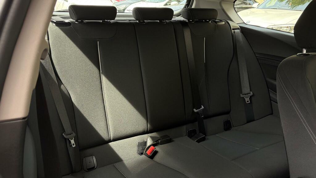 BMW 1 Series 118D Sport Black #31