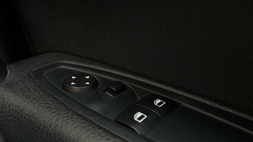 BMW 1 Series 118D Sport Black #25