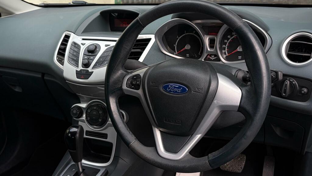 Ford Fiesta Zetec 3-Door Red #11
