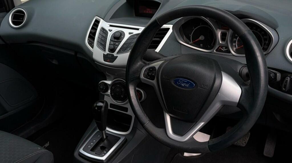 Ford Fiesta Zetec 3-Door Red #2