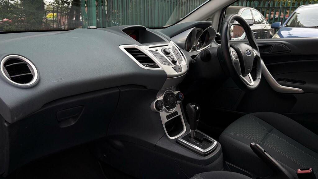 Ford Fiesta Zetec 3-Door Red #23