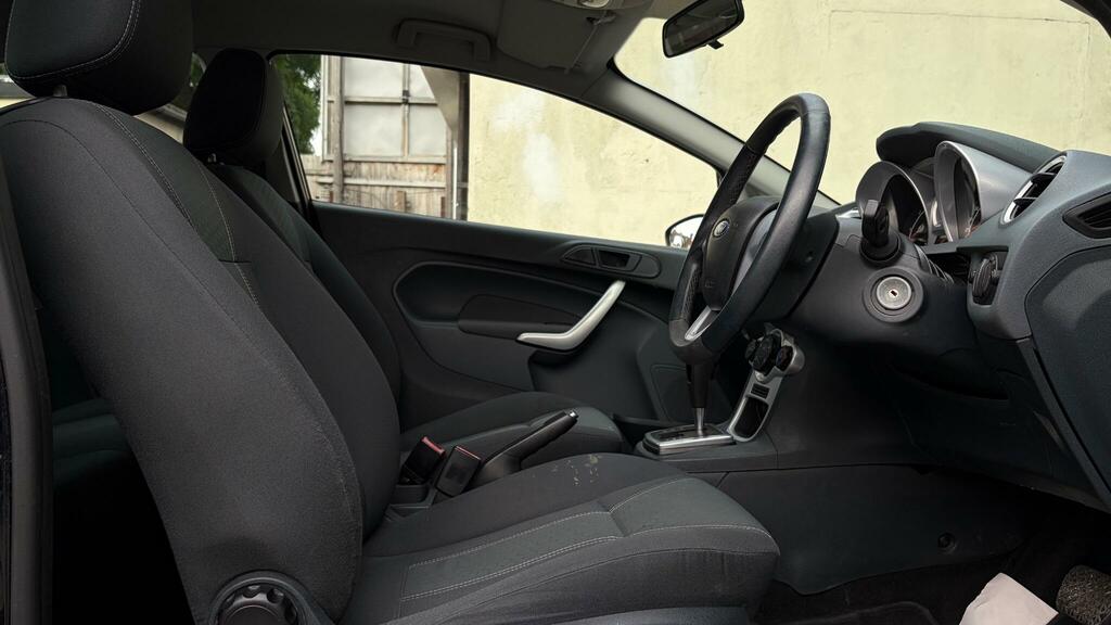 Ford Fiesta Zetec 3-Door Red #22