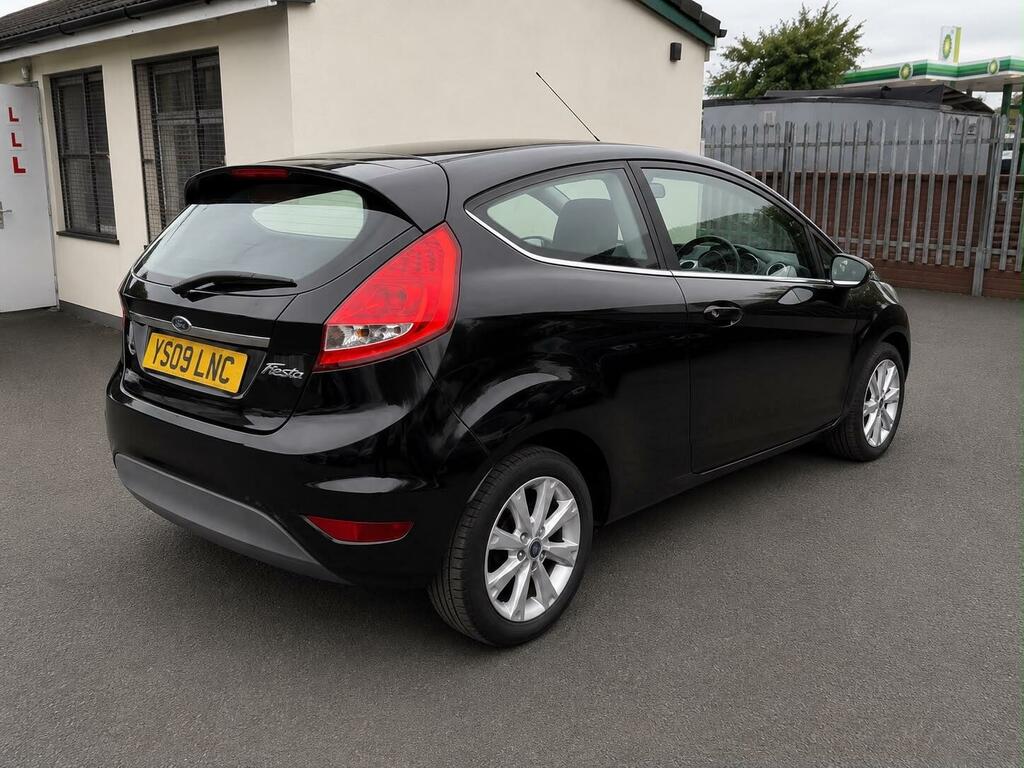 Ford Fiesta Zetec 3-Door Red #8