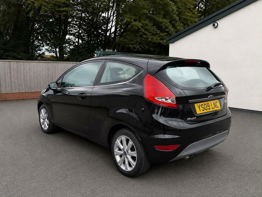 Ford Fiesta Zetec 3-Door Red #6