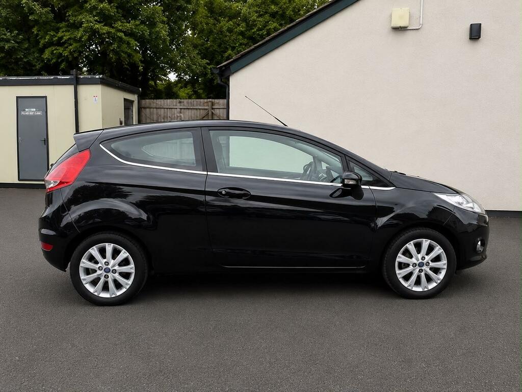 Ford Fiesta Zetec 3-Door Red #9